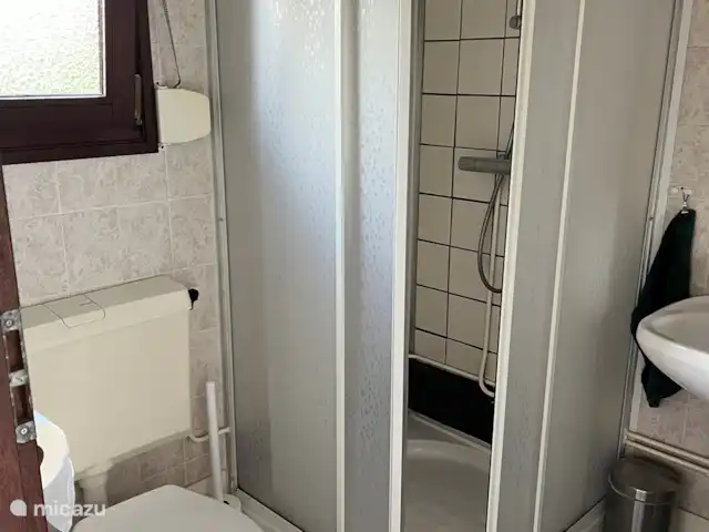 Douche/toilet en wastafel!